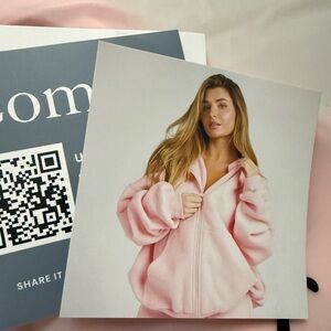 COMFRT Zip-Up Hoodie 🩷🩷🩷